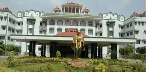 சந்தேக மரணங்களின் பிரேத பரிசோதனை வீடியோ பதிவை மனித உரிமை ஆணையத்துக்கு அனுப்ப வேண்டும் - உயர் நீதிமன்றம்