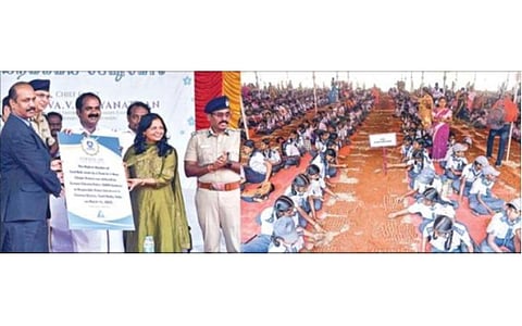 சென்னை ராணி மேரி கல்லூரியில் நடைபெற்ற ‘இயற்கை பேணுவோம்’ விதைப்பந்து வழங்கும் விழாவில், 5 லட்சம் விதைப்பந்துகளை சிற்பி திட்டத்தில் இணைந்துள்ள மாணவர்கள் உருவாக்கி வழங்கினர். இதனை, உலக சாதனையாக அங்கீகரித்து உலக சாதனை யூனியன் அமைப்பு சார்பில் வழங்கப்பட்ட சான்றிதழை அமைச்சர் சிவ.வீ.மெய்யநாதன், சுற்றுச்சூழல் மற்றும் காலநிலை மாற்றத்துறை செயலாளர் சுப்ரியா சாஹூ, சென்னை காவல் ஆணையர் சங்கர் ஜிவால் ஆகியோர் பெற்றுக்கொண்டனர். படம்: பு.க.பிரவீன்