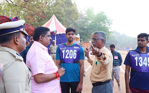 புதுச்சேரியில் காவலர் உடல் தகுதி தேர்வு தொடக்கம்; குறுக்கு வழியை பின்பற்ற வேண்டாம் என அமைச்சர் அறிவுரை