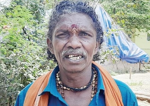 யானைப் பாகன் பொம்மன்.