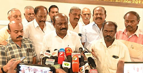 செய்தியாளர் சந்திப்பில் விக்கிரம ராஜா