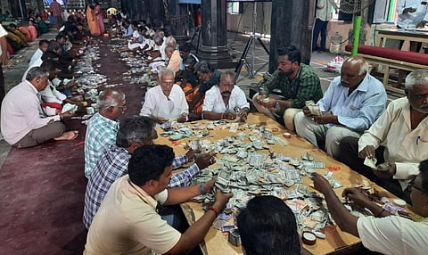 திருவண்ணாமலை அண்ணாமலையார் கோயிலில் உண்டியல் காணிக்கை எண்ணும் பணி நடைபெற்றது