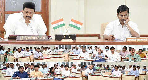முதல்வர் தலைமையில் நடைபெற்ற ஆய்வுக் கூட்டம்