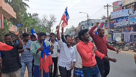 ஆர்ப்பாட்டத்தில் பங்கேற்றவர்கள்