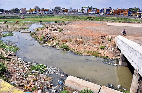 கள்ளழகர் இறங்கும் வைகை ஆற்றில் ஓடும் கழிவு நீர்: சித்திரைத் திருவிழாவுக்கு முன் நிரந்தரத் தீர்வு வருமா?