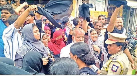 பெரம்பலூர் | அமைச்சர் சிவசங்கருக்கு கருப்புக் கொடி காட்டிய 37 பேர் கைது