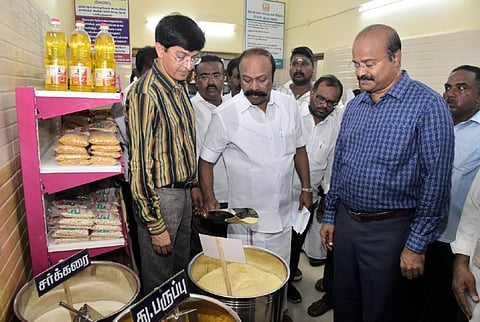 ரேசன் கடையை திறந்து வைத்த அமைச்சர் பெரிய கருப்பன்