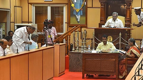 “தடையாக இருக்கிறார் தலைமைச் செயலர்” - புதுச்சேரி பேரவையில் காரசார விவாதம்