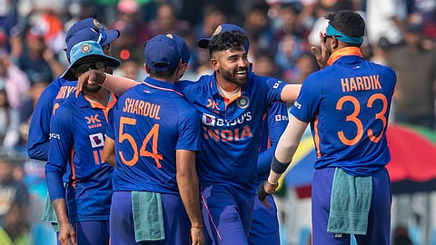 IND vs AUS 1st ODI: சமி, சிராஜ் வேகத்தில் சுருண்ட ஆஸ்திரேலியா - இந்தியாவுக்கு 189 ரன்கள் இலக்கு