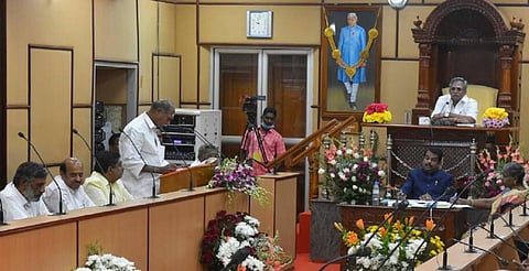 புதுச்சேரியில் அரசுப் பேருந்துகளில் அனைத்துப் பெண்களுக்கும் இலவச பயணம்: பேரவையில் முதல்வர் ரங்கசாமி அறிவிப்பு