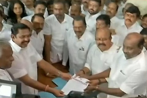 வேட்புமனு தாக்கல் செய்த இபிஎஸ்