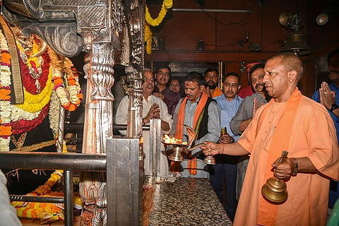 காசி கோயிலுக்கு 100 முறை சென்ற உத்தர பிரதேச முதல்வர் ஆதித்யநாத்