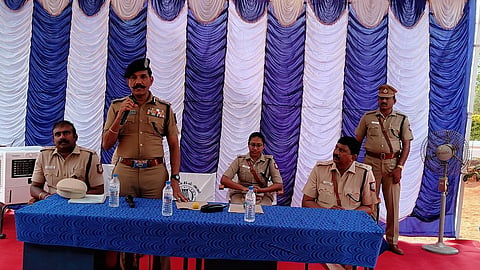 டிஜிபி சைலேந்திரபாபு மற்றும் காவல் துறை அதிகாரிகள்