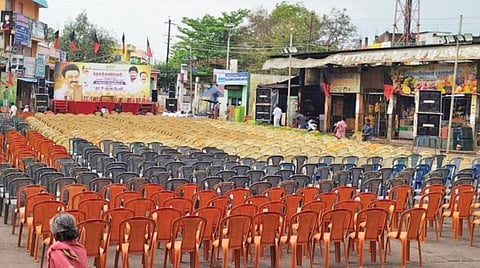சங்கராபுரம் பேருந்து நிலையத்தை ஆக்கிரமித்து திமுக பொதுக் கூட்டத்திற்காக போடப்பட்டுள்ள நாற்காலிகள்.