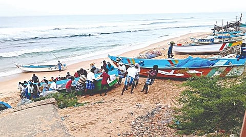 பேரழிவின் விளிம்பில் கூடுதாழைக் கடற்கரை