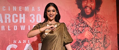 ‘தசரா’ படக்குழுவுக்கு 130 தங்க நாணயங்கள் - இன்ப அதிர்ச்சி கொடுத்த கீர்த்தி சுரேஷ்