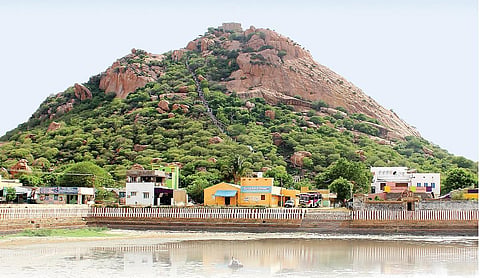 காவிரிக் கரையில் ‘காகம் பறவா மலை’