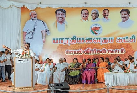தூத்துக்குடியில் நடந்த பாஜக செயல்வீர்ரகள் கூட்டத்தில் பேசும் அக்கட்சியின் தலைவர் அண்ணாமலை