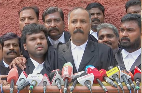 அதிமுக வழக்கறிஞர்