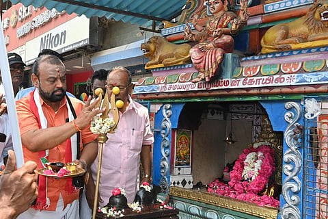 பூஜையில் ஈடுபட்ட முன்னாள் எம்எல்ஏ ராமநாதன்