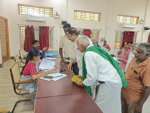 கும்பகோணத்தில் இரவு முழுவதும் செயல்படும் பார்; பெண்கள் அவதி - புகார் தெரிவித்த விவசாயிகள்