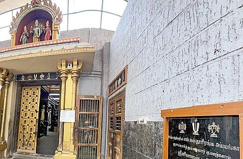 மயிலாப்பூர் வேதாந்த தேசிகர் கோயிலில் ஸ்ரீனிவாசப் பெருமாள் சன்னதி கட்டப்பட்டு 100-வது ஆண்டையொட்டி முதல் முறையாக தெப்ப உற்சவம் ஏப்ரல் 1-ம் தேதி நடைபெறுகிறது. | படங்கள்: பு.க.பிரவீன் |