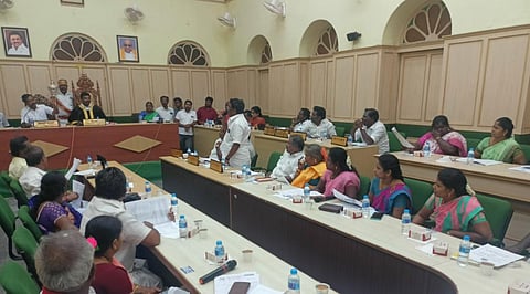 கும்பகோணத்தில் ரூ.1.50 கோடியில் கட்டப்படும் வணிக வளாகத்தில் கருணாநிதி சிலை அமைக்க மாநகராட்சி முடிவு