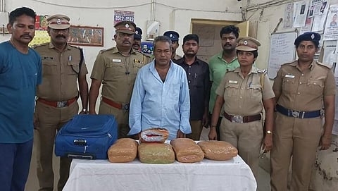 சென்ட்ரல் ரயில் நிலையத்தில் 10 கிலோ கஞ்சா பறிமுதல்