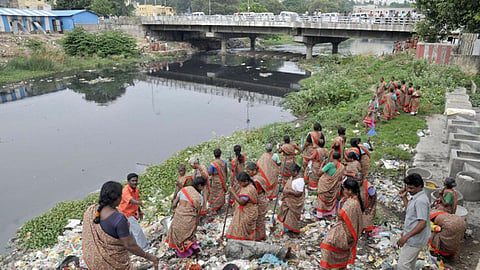 கூவம், அடையாறு கரைகளில் குப்பை கொட்டுவதை தடுக்க அறிவுறுத்தல்