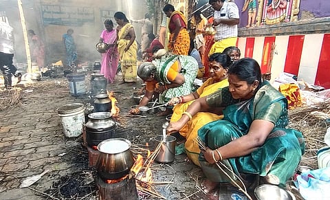 விருதுநகர் மாரியம்மன் கோயில் பங்குனி பொங்கல் விழா - ஆயிரக்கணக்கில் பக்தர்கள் பங்கேற்பு