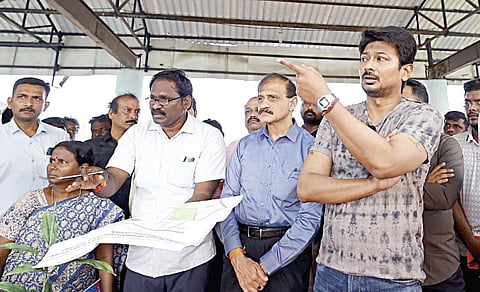 சென்னை செம்மஞ்சேரியில் மெகா விளையாட்டு நகரம் அமைப்பதற்கான இடத்தை அமைச்சர் உதயநிதி ஸ்டாலின் நேற்று ஆய்வு செய்தார்.