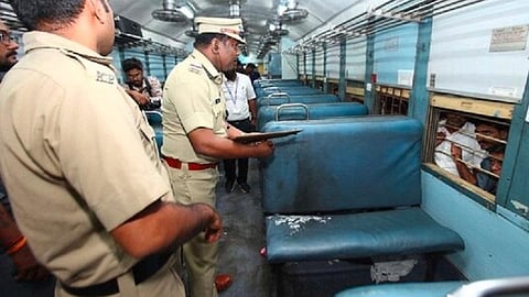 கேரளாவில் ஓடும் ரயிலில் சக பயணிக்கு தீவைத்த சம்பவம்: தீவிரவாத சதியா என போலீஸ் விசாரணை