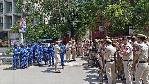 பாதுகாப்பு பணியில் காவல் துறையினர்