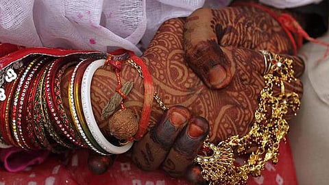 முன்னாள் காதலியின் திருமணத்துக்கு பரிசாக வழங்கிய ‘ஹோம்-தியேட்டர்’ வெடித்து மணமகன் உயிரிழப்பு: சத்தீஸ்கரில் முன்னாள் காதலன் கைது