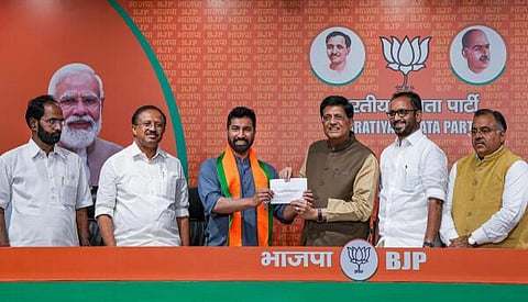 காங்கிரஸ் மூத்த தலைவர் ஏ.கே.அந்தோணியின் மகன் அனில் அந்தோணி பாஜகவில் இணைந்தார்