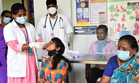 தமிழகத்தில் பரவும் புதிய வகை கரோனாவால் அச்சம் தேவையில்லை: நுரையீரல் மருத்துவ நிபுணர் விளக்கம்