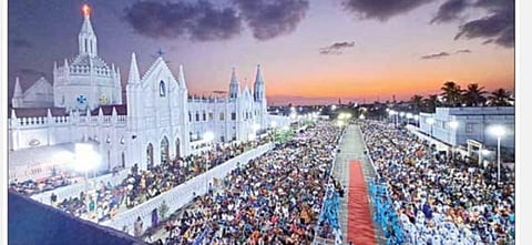 வேளாங்கண்ணி பேராலயத்தில் புனித வெள்ளி ஆராதனை: பல்லாயிரக்கணக்கான கிறிஸ்தவர்கள் பங்கேற்பு