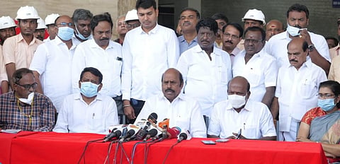 செய்தியாளர்களிடம் பேசிய அமைச்சர்