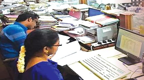 ஏன் குறைகிறது பொதுத் துறை வேலைவாய்ப்பு?