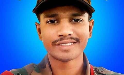 உள்படம் சேலம் ராணுவ வீரர் கமலேஷ்