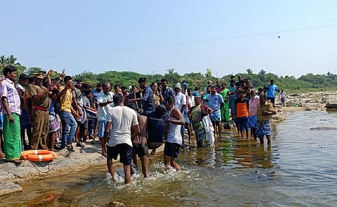 காவிரியில் முழ்கி உயிரிழந்த 4 கல்லூரி மாணவர்கள் குடும்பத்தினருக்கு தலா ரூ.2 லட்சம்: முதல்வர் ஸ்டாலின் உத்தரவு