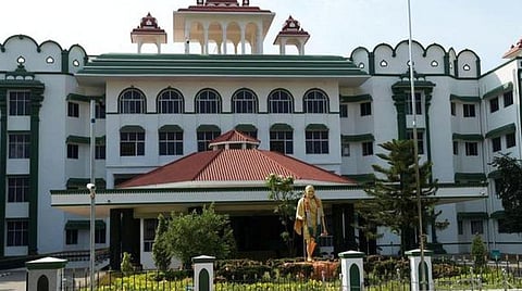 மனித கழிவை சேகரிக்கும் வாகனங்களால் விதி மீறலா? - விருதுநகர் ஆட்சியர் பதிலளிக்க உத்தரவு