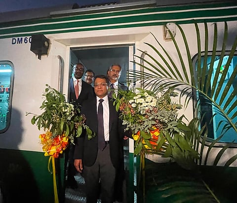 மொசாம்பிக் நாட்டுக்கு சென்றபோது இந்தியாவில் தயாரான ரயிலில் பயணம் செய்த ஜெய்சங்கர்