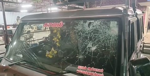 தேனி - பெரியகுளத்தில் கலவரம்: ஜீப், 108 ஆம்புலன்ஸ் கண்ணாடிகள் உடைப்பு; 10 போலீஸாருக்கு காயம்