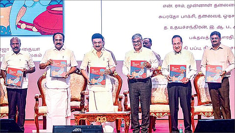 முன்னாள் ஐஏஎஸ் அதிகாரி ஆர்.பாலகிருஷ்ணன் எழுதிய ‘ஒரு பண்பாட்டின் பயணம்: சிந்து முதல் வைகை  வரை’ நூல் வெளியீட்டு விழா சென்னையில் நேற்று நடந்தது. இதில் முதல் பிரதியை முதல்வர் ஸ்டாலின் வெளியிட, தொழில் துறை அமைச்சர் தங்கம் தென்னரசு பெற்றுக்கொண்டார். இவ்விழாவில் சுகாதாரத் துறை அமைச்சர் மா.சுப்பிரமணியன், நூல் ஆசிரியர் ஆர்.பாலகிருஷ்ணன், `இந்து' என்.ராம், அரசு முதன்மைச செயலர் த.உதயச்சந்திரன் உள்ளிட்டோர் பங்கேற்றனர். படம்: பு.க.பிரவீன்