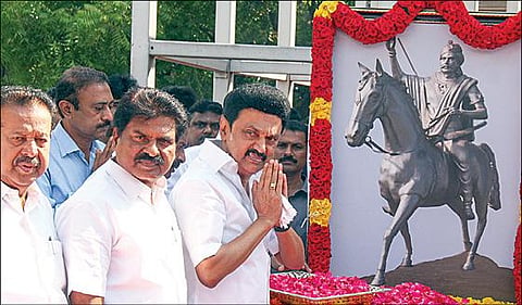சுதந்திரப் போராட்ட வீரர் தீரன் சின்னமலை பிறந்தநாள் - முதல்வர் ஸ்டாலின், பழனிசாமி, தலைவர்கள் மரியாதை