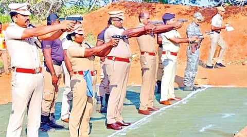 சரக அளவில் வல்லநாட்டில் துப்பாக்கி சுடும் போட்டி: நெல்லை டிஐஜி பிரவேஷ் குமார் முதலிடம்