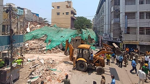 சென்னை பாரிமுனையில் கட்டிடம் இடிந்து விழுந்து இருவர் காயம் - மீட்புப் பணி தீவிரம்