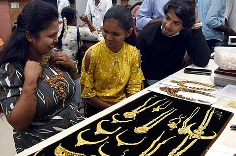 தமிழகம் முழுவதும் நகைக் கடைகளில் களை கட்டியது அட்சய திருதியை விற்பனை