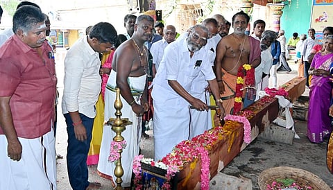பட்டீஸ்வரம் தேனுபுரீஸ்வரர் கோயிலில் மாநிலங்களவை எம்.பி எஸ்.கல்யாணசுந்தரம் திருப்பணியை தொடங்கி வைத்தார்
